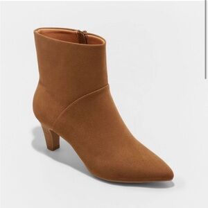 NWT - Universal Threads - brown Ankle Boots Low Slim Heel Booties Pointy Toe